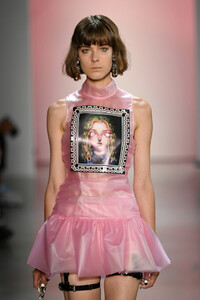 681924113_LovePrettyRunwaySeptember2019NewYork0KnlFLVsZUPx.thumb.jpg.7dddb5ece70a479f6823fec710399a35.jpg