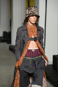 687580764_R13RunwaySeptember2019NewYorkFashionq_WzlPQdZlgx.thumb.jpg.eb167f8bec01adb1d6320cc703d7ba7e.jpg