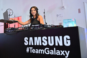 Hannah+Bronfman+Samsung+Celebrates+Galaxy+0hKAVeOz9pMx.jpg