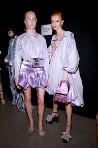 695880912_AreaBackstageSeptember2019NewYorkFashionvv9Hn3bkoZDx.thumb.jpg.674ba37c47f70ca4756e037ffa12b4ce.jpg