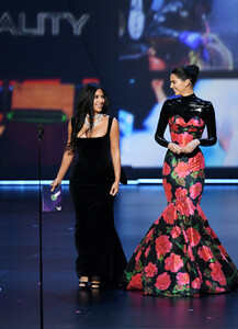 Kendall+Jenner+71st+Emmy+Awards+Show+yM3vFNnZMC2x.jpg