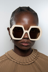 696513588_GucciSpring2020BackstageZLguGIKIM9lx.thumb.jpg.2fdb1459807627bea5befbbd877ea628.jpg