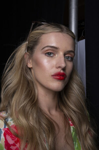 698378829_BadgleyMischkaSpring2020Backstagew_VUI6fmNV5x.thumb.jpg.bf43f693f23eef1d696b34e431287259.jpg