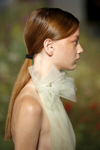 699158579_JasonWuCollectionRunwaySeptember2019zIuw7J_R3q7x.thumb.jpg.d2b6d32a8f7a86fd37d39432262996d6.jpg