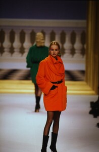 701220883_herve-leger-fw-1995-adriana-karembeu(28).thumb.jpg.a8080b4982e7dd87aeb6e938ee9b96db.jpg