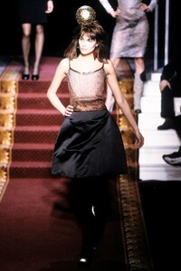 701901083_VivienneWestwood1999WomenRTW22.thumb.jpg.3bf287b5122fd0be1a2d55189a8f88d7.jpg