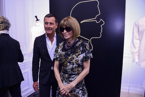 Anna+Wintour+Karl+Lagerfeld+Exhibition+Tribute+pOVe2UVWiwwx.jpg