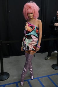 705391780_JeremyScottBackstageSeptember2019NewgILcnwy09QGx.thumb.jpg.c8d6b82503675f10e7563f454c528f2d.jpg