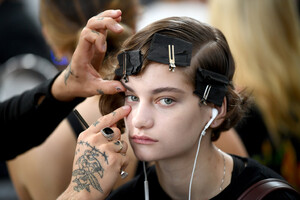 711676432_MichaelKorsCollectionSpring2020Runway9rofXrS-zRZx.thumb.jpg.4e01b4e65b01129c085fa91747fa9018.jpg