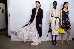 713911187_tory-burch-bks-m-rs20-6037(1).thumb.jpg.0e31f95a46538c0577f9c9763e6661c2.jpg