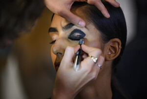 720687037_R13BackstageSeptember2019NewYorkFashionO_yZbIcR45Vx.thumb.jpg.11ed18fed52f5a950ff02aa9c7ca76a5.jpg