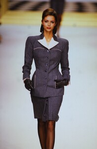 728808270_herve-leger-fw-1995-heather-stewart-whyte(11).thumb.jpg.52c02acc853a3c9f1bb8380a2dbfe0a7.jpg