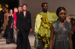 Leomie+Anderson+Runway+Fashion+Relief+London+HgaNu3vWLXwx.jpg