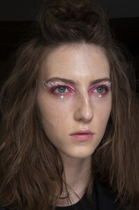 737862313_AnnaSuiSpring2020BackstageFfwEEF6iSELx.thumb.jpg.257ebc5d12e61a588a1b12d33ee7a209.jpg