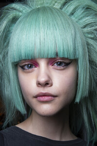 741678975_JeremyScottSpring2020BackstageSRdb8_CpQULx.thumb.jpg.20adef1d26859ac4ecdb3583a017786b.jpg