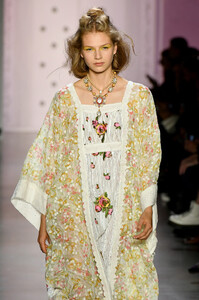 760639952_AnnaSuiRunwaySeptember2019NewYorkFashion9QPSpNHk37mx.thumb.jpg.889013b83fbee85f480719659aeb88d0.jpg