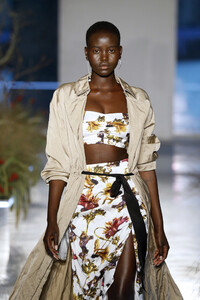 76074689_JasonWuCollectionRunwaySeptember2019_OgSOkmXQ6Mx.thumb.jpg.ca727607e437372b28248ffad7b12863.jpg
