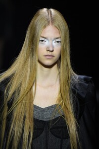762817468_VeraWangRunwaySeptember2019NewYorkFashionzzpDCCNZJFyx.thumb.jpg.5cfa12c6b6f4b3a0cdaff6bc72244ea0.jpg