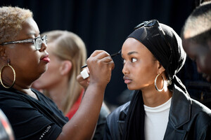 762821503_MichaelKorsCollectionSpring2020RunwaybIpK7IxDUlLx.thumb.jpg.1f0adfa963ffc255165ade4dc03c745d.jpg