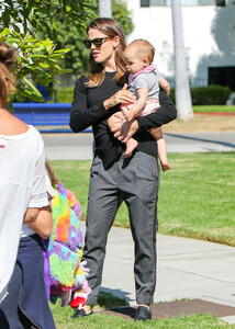 Jennifer+Garner+kids+out+lwE2xEdrmxRx.jpg