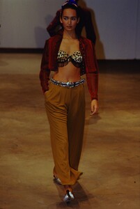 772764422_rifat-ozbek-ss-1989(2).thumb.jpg.d2cc2ffc8615f8ef3215c72447aaa54a.jpg