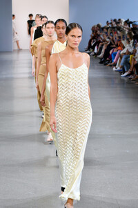 773939131_BevzaRunwaySeptember2019NewYorkFashion1yZkppK_6M4x.thumb.jpg.c9ce24933db0d5e92df616fad2594583.jpg