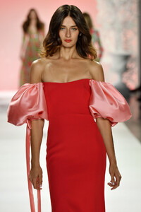 780200072_BadgleyMischkaRunwaySeptember2019Newwsky0N0-1rIx.thumb.jpg.ad5f0f1b0f159707739338882eb5ef9b.jpg