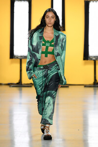 788695891_DirtyPineappleRunwaySeptember2019NewiB4F3ykxPvBx.thumb.jpg.373eb780f8903c6173817851c5c05218.jpg