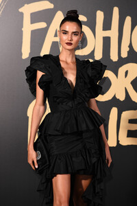 Blanca+Padilla+Red+Carpet+Arrivals+Fashion+KZCJq4Wzyfzx.jpg