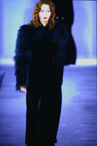 796773558_anna-sui-fw-1993(3).thumb.jpg.297dc1d0abc2f3182e6bd734ee213959.jpg