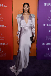 Rihanna+5th+Annual+Diamond+Ball+Benefitting+VDZE95JFQDjx.jpg