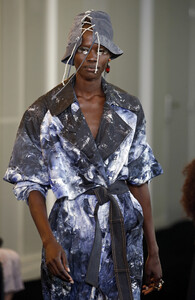 800068005_ACNESTUDIOSRunwayParisFashionWeekHauteNL3PVTvJ2Bxx.thumb.jpg.4b5863001c7a14efb775f3b955db7995.jpg
