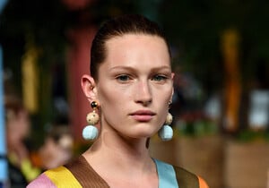 802014690_OscardelaRentaRunwaySeptember2019New42v1Q2Cw6Tdx.thumb.jpg.465cc61a611f10d6c096c37a5a39d533.jpg