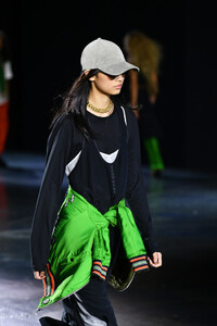 802319915_RagBoneRunwaySeptember2019NewYorkFashionhjXZQxwAIEZx.thumb.jpg.16dc7ef734252dbc18d77c8c2548db20.jpg