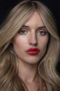 808919540_BadgleyMischkaSpring2020BackstageCJSXPW3wyCKx.thumb.jpg.4b207aebd33c20d2c6e476e2beb33010.jpg