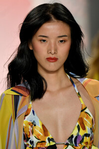 824284035_BadgleyMischkaRunwaySeptember2019NewO1lAonJ3pHAx.thumb.jpg.be93a902bc5af8f28db65255c3abd53f.jpg
