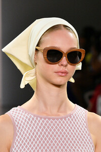 824979599_ChochengRunwaySeptember2019NewYorkFashionBGYi9ejULHUx.thumb.jpg.e150a4d6d6b3eddca61adb9594d884de.jpg