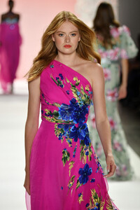 828731304_BadgleyMischkaRunwaySeptember2019NewiteYbgZKbR_x.thumb.jpg.b1b9cdb1eb519fd773d9727a8b0c138f.jpg