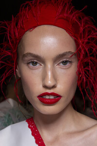 831463641_PrabalGurungSpring2020Backstage6lx2k14Y8A8x.thumb.jpg.cdbc8bea50ac68b4bf2bc0c648d53082.jpg