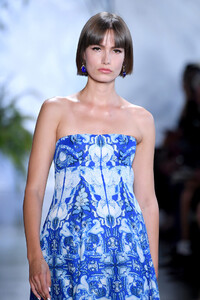 831673552_DennisBassoRunwaySeptember2019NewYorkDNBi8hLjD-Tx.thumb.jpg.b61bf84a108d057497a51f60c8d12996.jpg