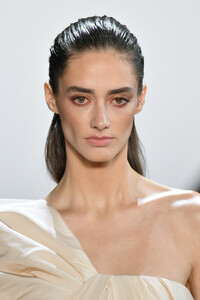 835938079_CongTriRunwaySeptember2019NewYorkFashionBll3rv6fQcHx.thumb.jpg.f3bc6e644ab4f20afcc53144c521f165.jpg