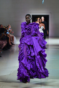Adut+Akech+Runway+Fashion+Relief+London+2019+9gxg17wsDezx.jpg