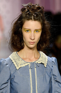 850607683_AnnaSuiRunwaySeptember2019NewYorkFashionvph2FPIhGNJx.thumb.jpg.4b924679dcb79d065c7cfc6cb3320ae1.jpg