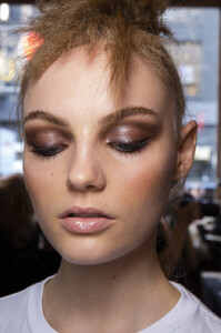 850889940_TomFordSpring2020Backstage99DBc1UURRHx.thumb.jpg.ec6a195d4f028feaab31a9460b34bd87.jpg