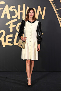 Alexa+Chung+Red+Carpet+Arrivals+Fashion+Relief+Xz2t4p7yvMCx.jpg