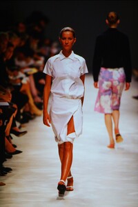 855474460_jil-sander-ss-2000(9).thumb.jpg.b967e11341c923f9ce7542e372c55b1e.jpg