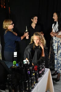 857683707_TRESemmexOscardelaRentaNYFWig26LJT3KOEx.thumb.jpg.12250606cc29e8b51f2758210bc7f83d.jpg