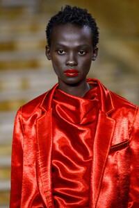 860607376_SiesMarjanRunwaySeptember2019NewYork-F8ACETObjAx.thumb.jpg.005ab2a867a29a8b7711b8104ed1c087.jpg