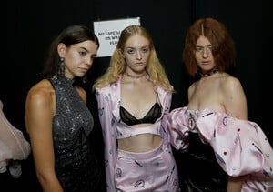 866302217_LovePrettyBackstageSeptember2019NewYorkRrhSjVVYIG9x(1).thumb.jpg.c81596f2011f70db5c0dcf085e2df38f.jpg