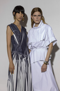 879744619_3.1PhillipLimSpring2020BackstagekmE60eNqX9cx.thumb.jpg.89e3875ceb34761d63b2baa25fc1fd25.jpg